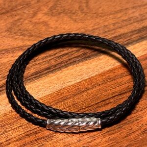 David Yurman Chevron triple wrap, Black Leather Bracelet  7 inches Medium